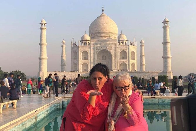 All Inclusive Day Trip to Taj Mahal, Agra Fort from Delhi by Car - Lunch at DoubleTree by Hilton: a real break in the middle