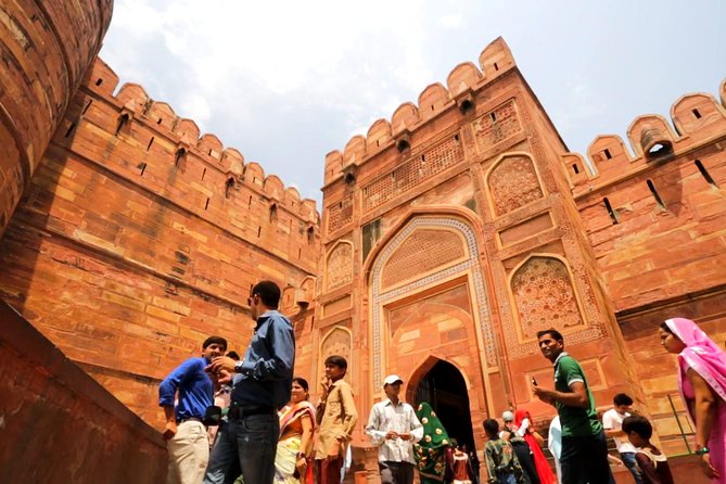 All-Inclusive Private Taj Mahal & Agra Day Trip from Delhi - The shopping stop in Agra: how to enjoy it without getting cornered