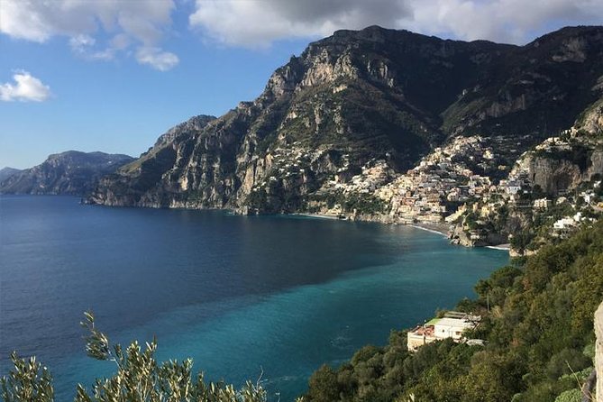 Amalfi Coast Day Tour from Sorrento with Light Lunch and Wine - Comfort, mobility, and who should avoid this day
