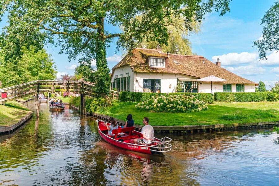 Amsterdam: Giethoorn Day Trip with Boat Tour - Key points at a glance
