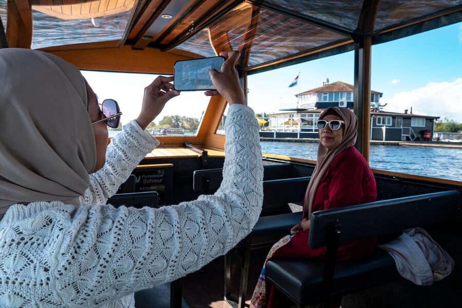 Amsterdam: Giethoorn Tour Scenic Cruise, Cheese & Free Time - FAQ