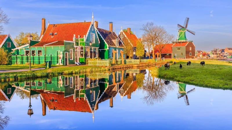 Amsterdam: Giethoorn & Zaanse Schans Small Group Day Trip - Entering the Dutch countryside day: how this trip feels in real life