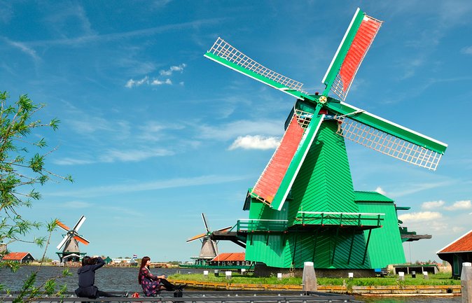 Amsterdam: Keukenhof and Zaanse Schans Windmills Guided Day Trip - Zaanse Schans: Historic Buildings, Working Windmills, and Craft Stations