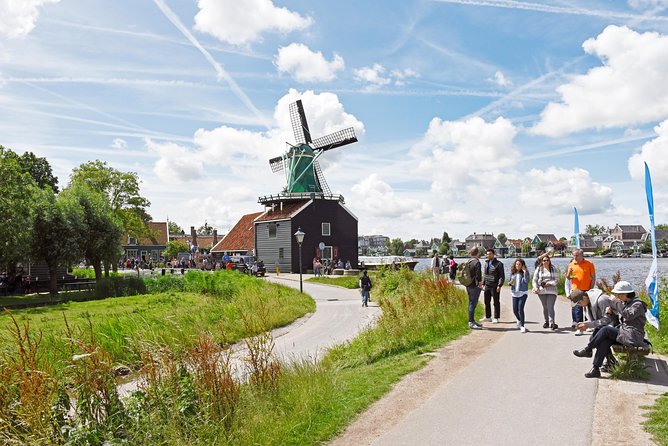 Amsterdam: Keukenhof and Zaanse Schans Windmills Guided Day Trip - Cheese at Catharina Hoeve: Short, Simple, and Best When You Treat It Like a Tasting