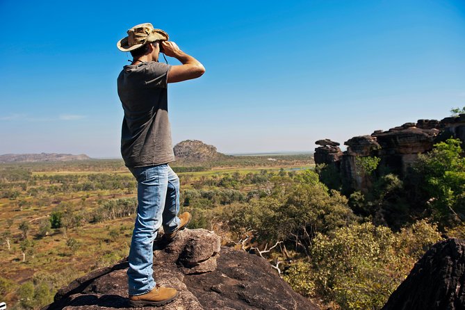 Arnhem Land Yingana Injalak Hill Full Day Tour from Jabiru - Meals, breaks, and staying comfortable in Arnhem Land weather