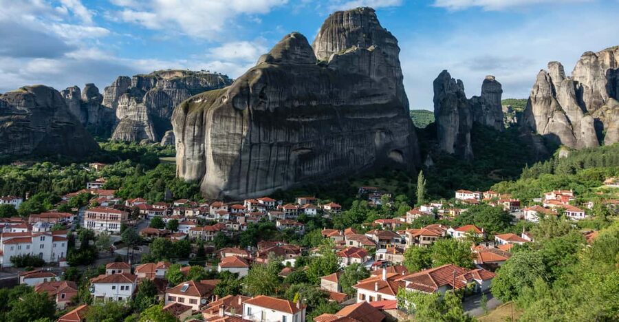 Athens: Meteora Day Trip with Central Pickup & Audio Guide - The Coach Ride to Kalabaka: Long, But Not Uncomfortable