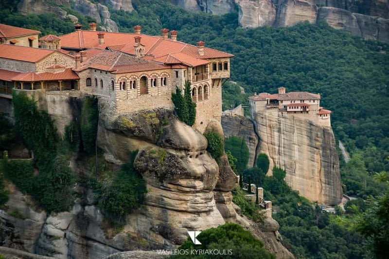Athens: Meteora Monasteries Day Trip with Caves and Lunch - The Athens-to-Meteora drive: long, but not blank time