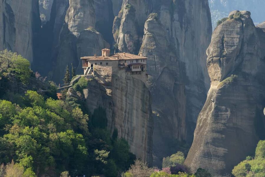 Athens: Meteora Monasteries Day Trip with Caves and Lunch - Meteora monastery circuit: 3 inside visits, 8 monasteries seen