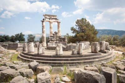 Athens: Small-Group Day Trip Tour to Delphi - Athens pick-up and the Beotia drive (plan for a long but scenic ride)