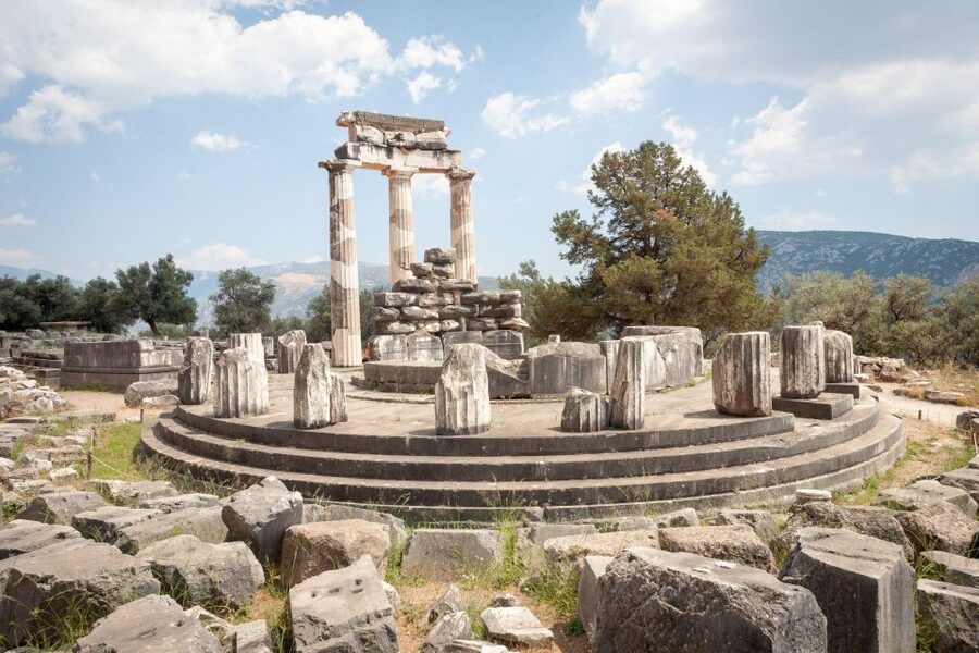 Athens: Small-Group Day Trip Tour to Delphi - Athens pick-up and the Beotia drive (plan for a long but scenic ride)