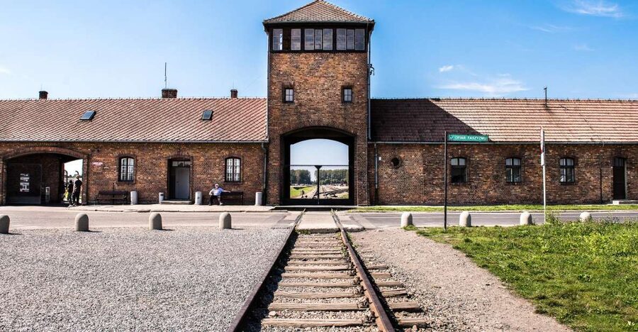 Auschwitz Ticket and Full-Day Tour from Krakow - From Kraków to Auschwitz: Getting There Smoothly (and Early)