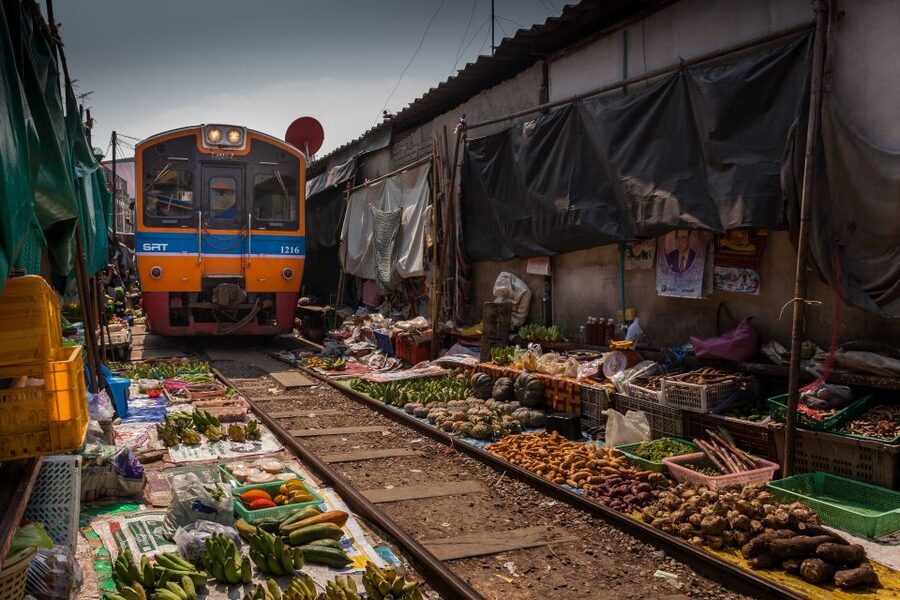 Bangkok: Damnoen Saduak, Train Market & Mahanakhon Day Trip - Key things that make this day trip work