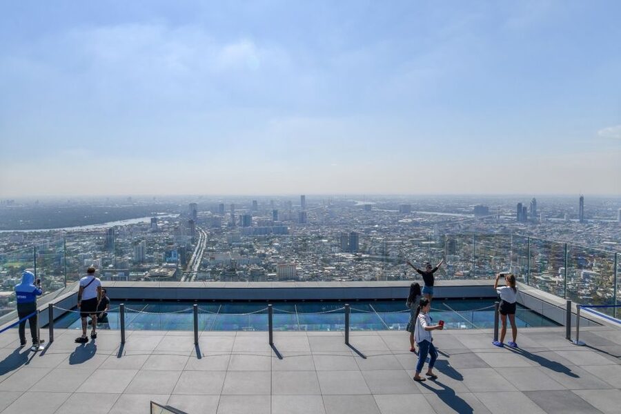 Bangkok: Damnoen Saduak, Train Market & Mahanakhon Day Trip - Guides, group vibe, and comfort in the mini bus/coach