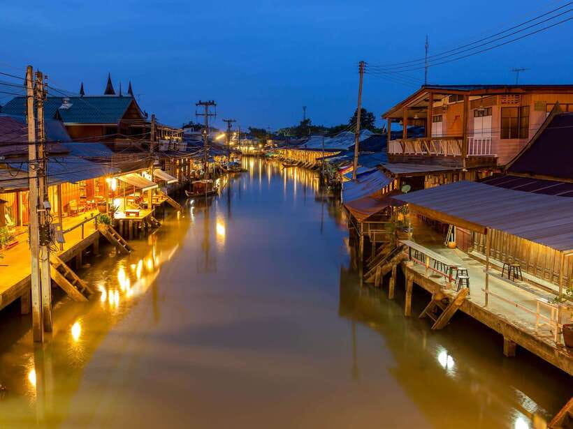 Bangkok: Maeklong Railway & Amphawa Floating Market Day Trip - Price and Value: What $49 Really Covers
