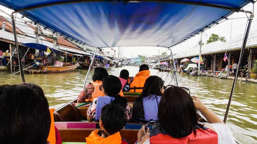 Bangkok: Maeklong Railway & Amphawa Floating Market Day Trip - Guides and Group Size: Small, Friendly, and Built for Moving