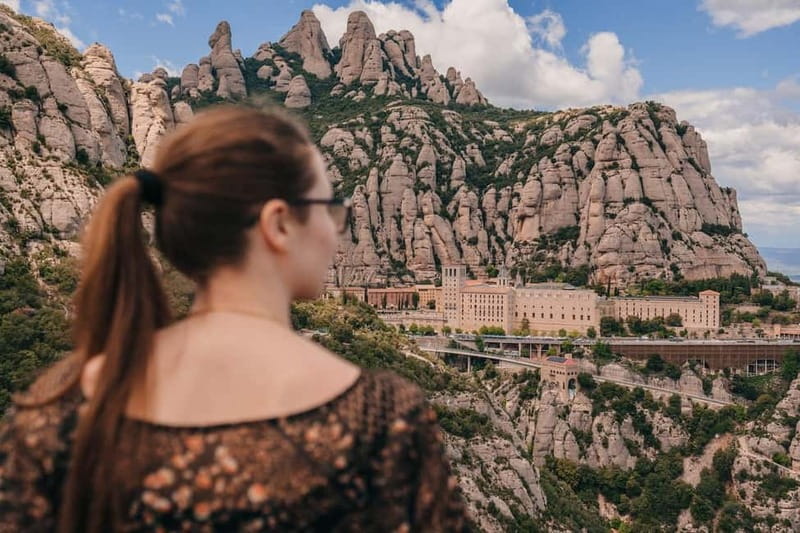 Barcelona: Montserrat Monastery and Black Madonna Day Trip - Entering the Monastery: what that guided hour is for