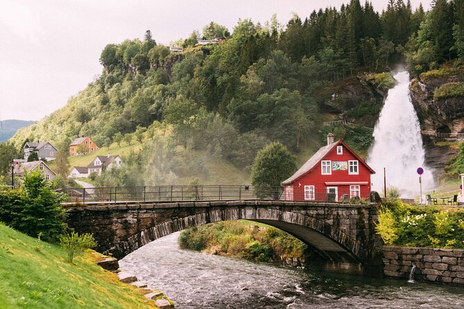 Bergen in a day, Guided tour: Old Town, Waterfalls & Waffles - Hardangerfjord waterfalls in a single day: why it works