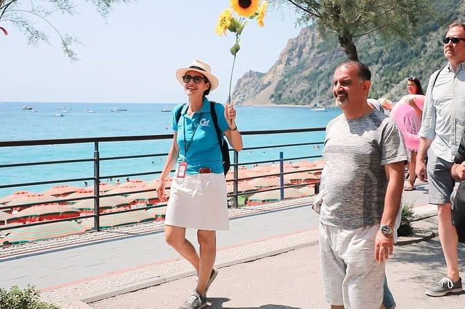 Best of Cinque Terre Day Trip from Florence - Manarola’s pastel lanes: the perfect first cliff-town stop