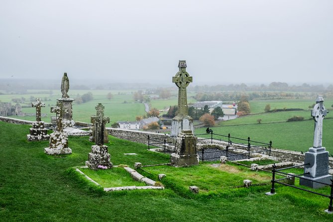 Blarney, Rock of Cashel & Cahir Castles Day Tour From Dublin - Rock of Cashel: Romanesque Chapel, Twin Towers, and What to Look For