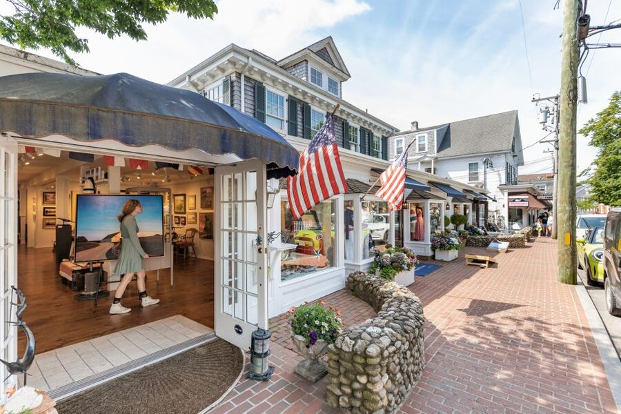 Boston: Martha's Vineyard Day Trip with Optional Island Tour - Lunch, Snacks, and Weather: How to Avoid a Middling Day