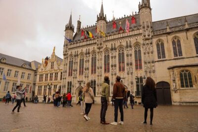 Bruges Guided or Audio Trip with Canal Cruise Option from Paris - Markt Time: Chocolate, Fries, Beer, and Getting Your Bearings