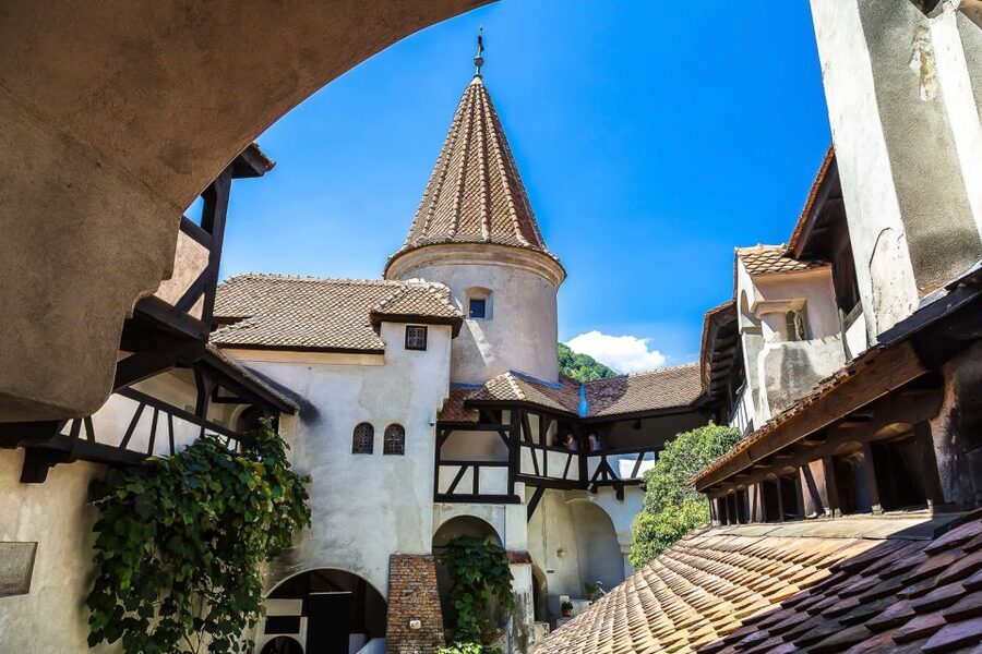 Bucharest: Day Trip to Dracula Castle, Peles Castle & Brașov - FAQ