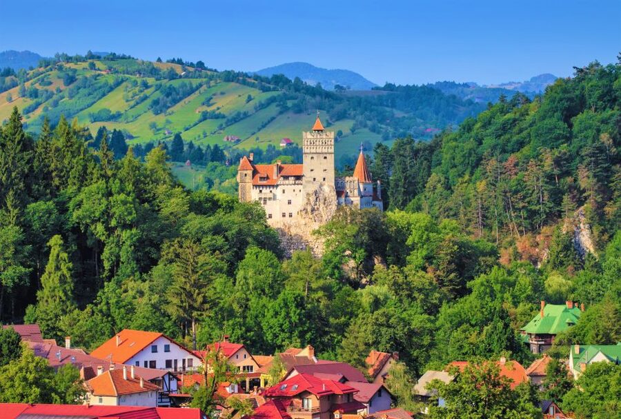 Bucharest: Dracula Castle, Peles Castle & Brasov Old Town - Bucharest to Transylvania: why this trip is worth your one day