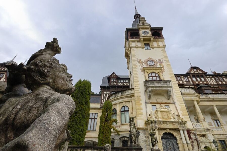Bucharest: Dracula Castle, Peles Castle & Brasov Old Town - Stop 1: Sinaia and Peleș Castle, the day’s beauty test