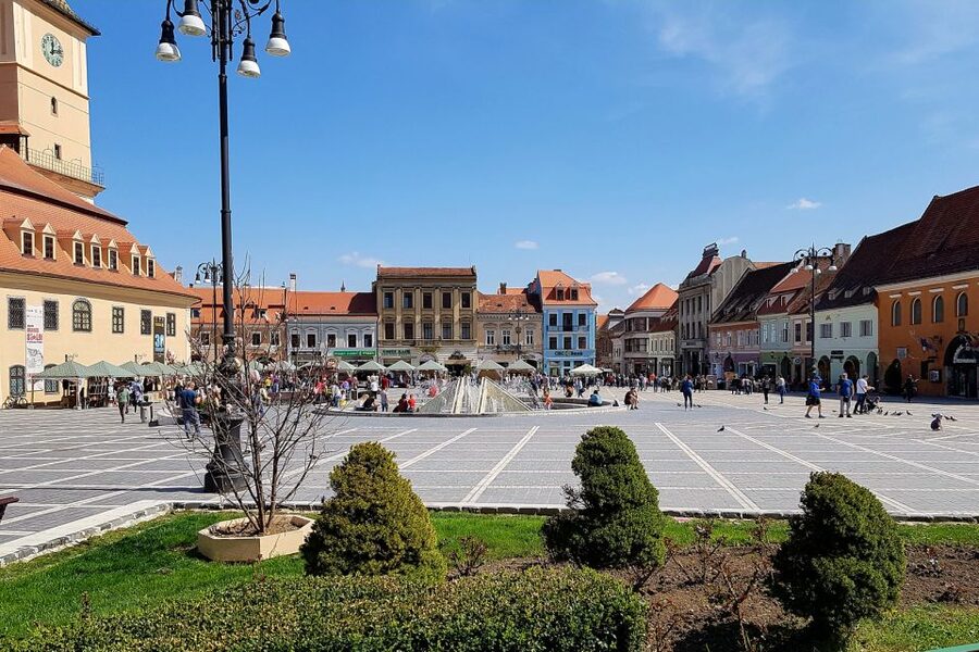 Bucharest: Dracula Castle, Peles Castle & Brasov Old Town - Should you choose this tour? Who it fits best