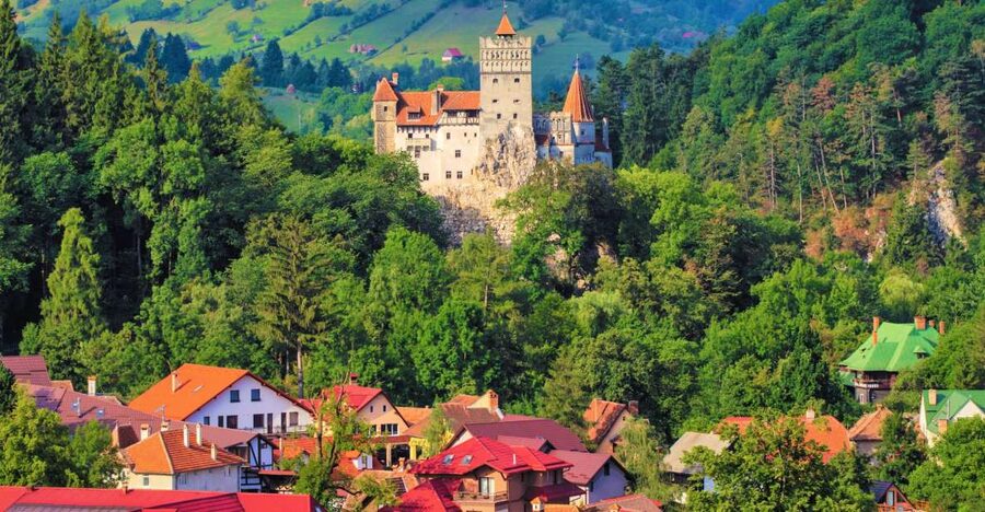 Bucharest: Dracula Castle, Peles Castle & Brasov Old Town - Starting smart: meeting point, coach comfort, and how to avoid stress
