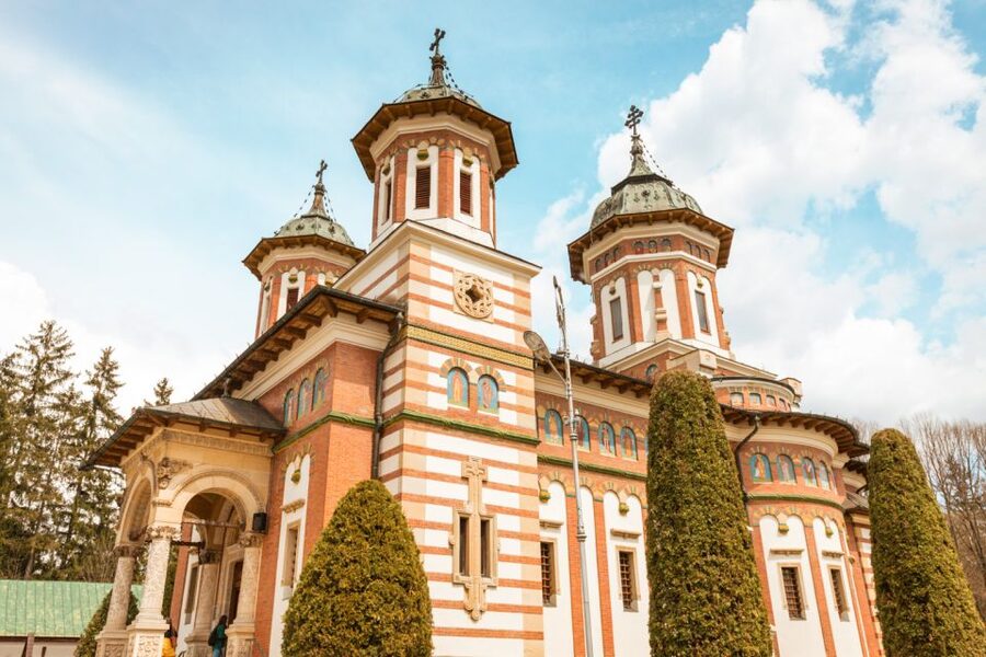 Bucharest: Dracula's Castle, Peleș Castle & Brașov Day Trip - How the Timing Really Feels: Long Drives, Good Pacing, Real Breaks