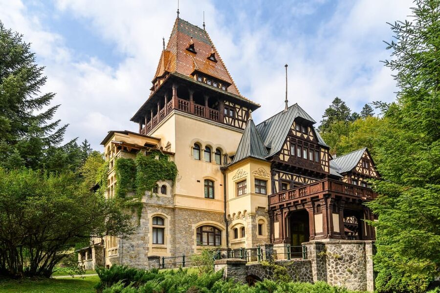 Bucharest: Peles & Dracula's Castle and Brasov Full-Day Trip - Practical tips to get the best day (and avoid the usual hassles)