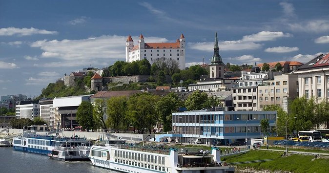 Budapest to Bratislava Costumizable Private Day tour with lunch - 9 hours on the clock: pickup timing and the drive reality