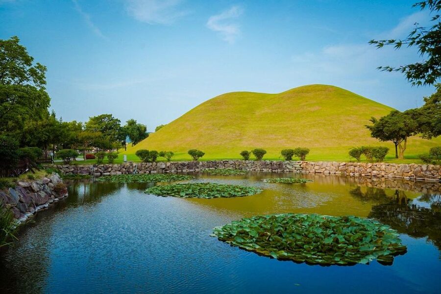 Busan: Gyeongju Guided Day Trip to Three Kingdoms Capital - Bulguksa Temple: Buddhist storytelling, plus time to look at the details