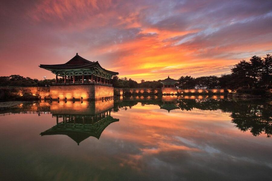 Busan: Gyeongju Guided Day Trip to Three Kingdoms Capital - Hwangnidan-gil: your 30-minute reset on a 1960s nostalgia street