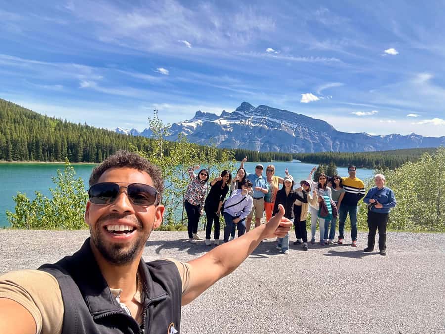 Calgary/Canmore: Banff National Park & Lake Louise Day Trip - Moraine Lake Access Pass: getting in without the headache