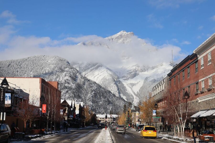 Calgary/Canmore: Banff National Park & Lake Louise Day Trip - Banff Town: two hours to eat, shop, and reset