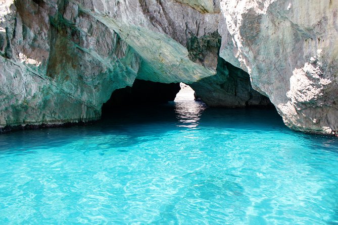Capri Boat tour from Positano with Light Lunch, Drinks & Swim - Lunch and Drinks: The Part That Keeps the Day Fun