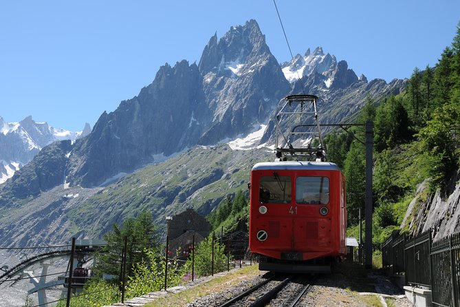 Chamonix & Mont Blanc Panoramic Sky-Glass Bus Guided Day Trip - Packing list that matches the mountain temperature