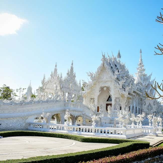 Chiang Mai: Chiang Rai Famous Temples & Hot Springs Day Trip - Wat Rong Khun (White Temple) and Wat Rong Suea Ten (Blue Temple): The Core Stops