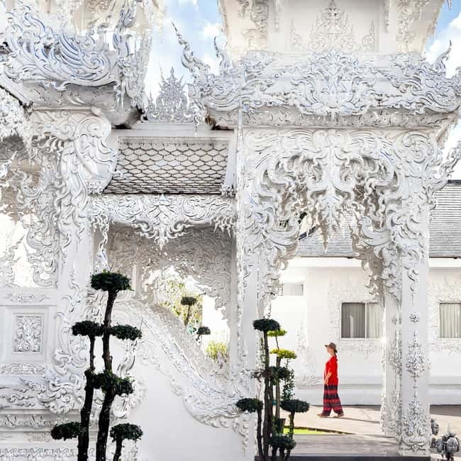 Chiang Mai: Chiang Rai Famous Temples & Hot Springs Day Trip - Lunch at the Thai Buffet: When It’s Good, It’s Good. When It’s Not, It Hits Hard