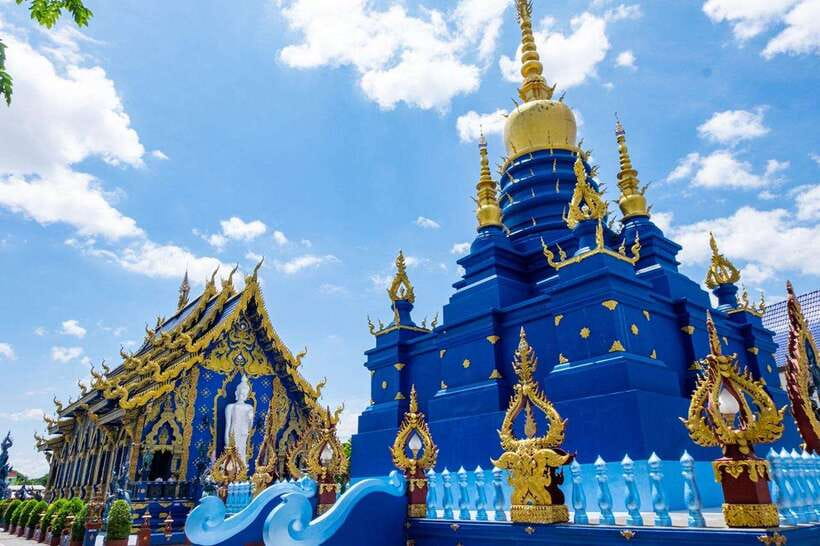 Chiang Mai: Chiang Rai Temples, Karen Tribe and Hot Springs - Wat Rong Suea Ten Blue Temple: dragon guards and a calm Buddha center
