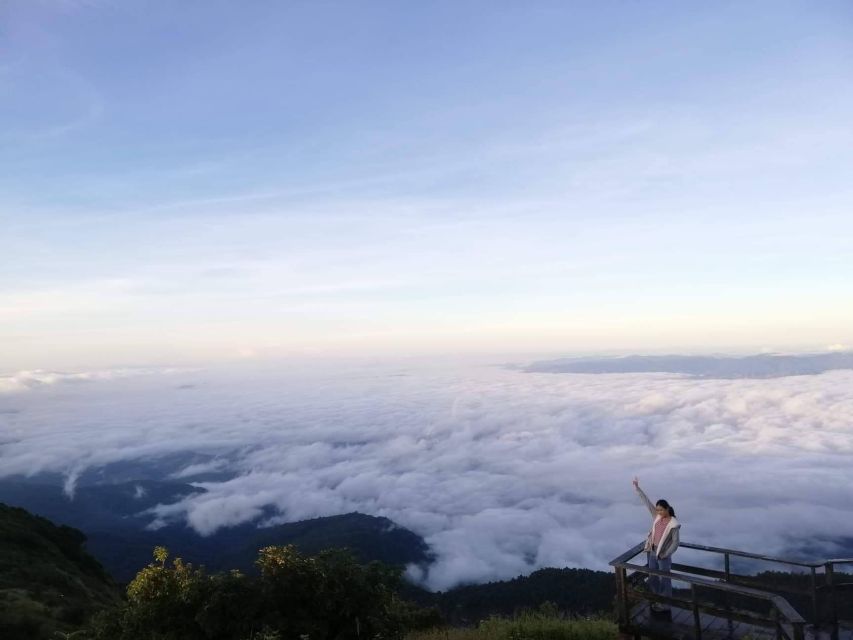 Chiang Mai: Doi Inthanon Park Day Trip with Kiw Mae Pan Hike - King’s and Queen’s Pagodas: more than a photo stop