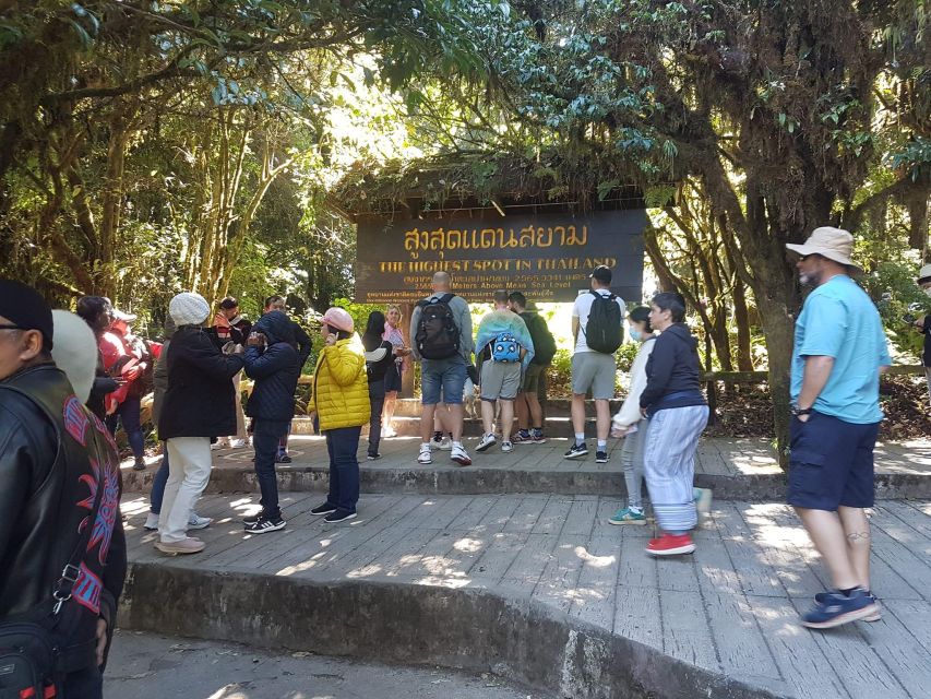 Chiang Mai: Doi Inthanon Park Day Trip with Kiw Mae Pan Hike - Hmong Hill Tribe Market: snacks, daily life, and what to look for