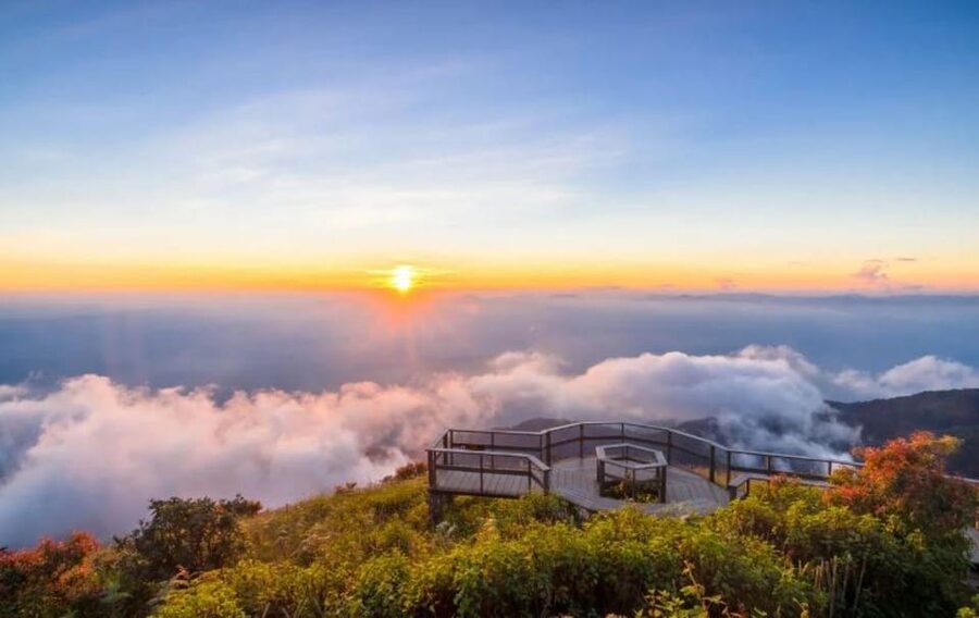 Chiang Mai: Doi Inthanon Park with Kew Mae Pan Hike Day Trip - Wachirathan Waterfall: second-big falls and a good end to the day
