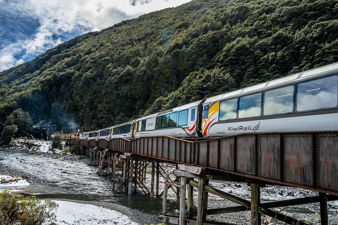 Christchurch to Arthur's Pass Day Tour: TranzAlpine Train & Lunch - Lake Lyndon and Porters Pass country: quick photos, cold water vibes