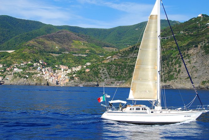 Cinque Terre Sailing Day Trip from La Spezia - Small-group sailing (max 10): why the boat feels roomy