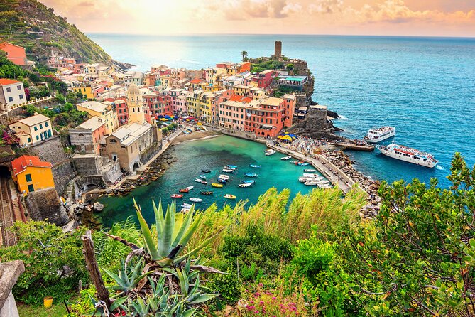 Cinque Terre Small Group or Private Day Tour from Florence - Manarola First: Photo Stops, Steep Carrugi, and the “No Real Beach” Reality