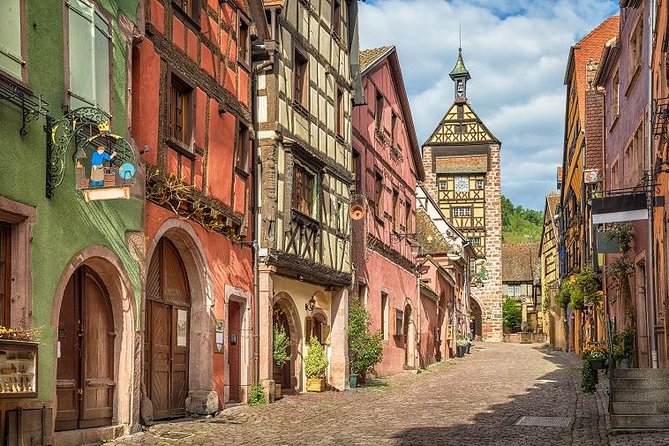 Colmar, Medieval Village & Castle Small Group from Strasbourg - Eguisheim vs Riquewihr: medieval walls and flowered façades (season matters)