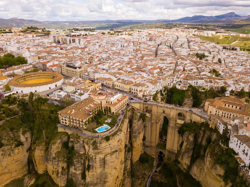 Costa del Sol: Day Trip to Ronda and Setenil - El Puente Nuevo and Tajo de Ronda: the photo stop that earns its hype